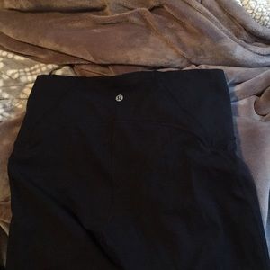 Black train times lululemon pants